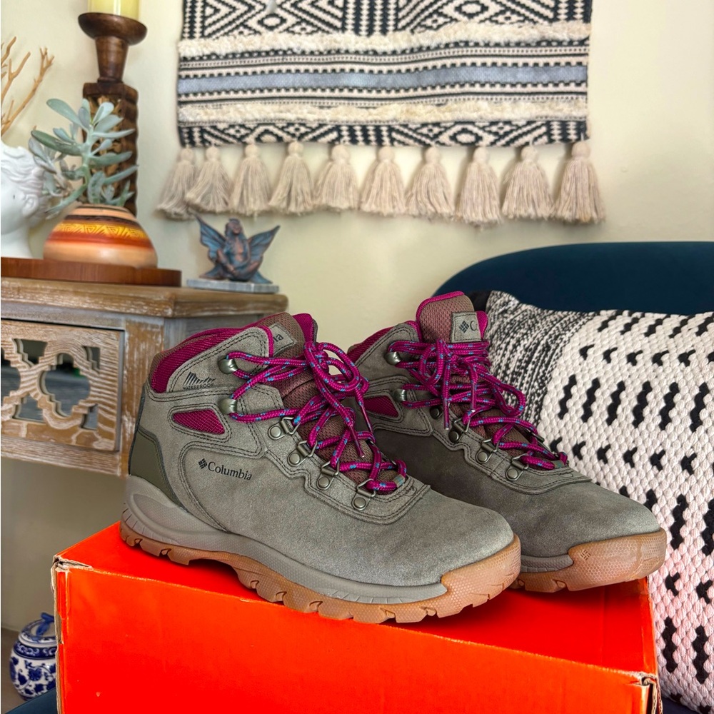 Columbia hiking boots in great condition